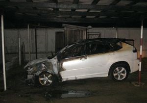У Білгород-Дністровському спалили Lexus місцевого депутата-опозиціонера