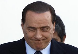Берлусконі провів три години на допиті