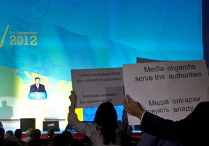 Ъ: Новина про акцію журналістів під час промови Януковича облетіла зарубіжні ЗМІ