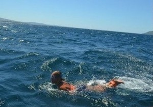 Грузинська школярка перепливла Дарданелли зі зв язаними руками і ногами