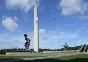 Голова міноборони Латвії висловився за знесення пам ятника Воїнам-визволителям Риги