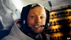 Помер астронавт Армстронг, який першим ступив на Місяць