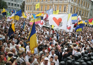 У Києві на честь Дня Незалежності розпочалася святкова хода прихильників опозиції