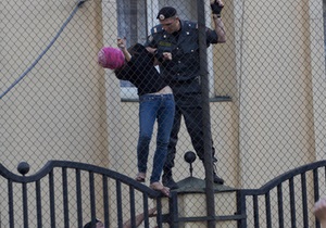 Інцидент у посольстві Туреччини: суд оштрафував прихильницю Pussy Riot на 500 рублів