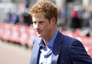Королівська родина просить ЗМІ не поширювати фото голого принца Гаррі