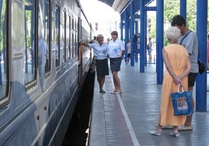 Залізниця запустить дев ять додаткових потягів із Криму
