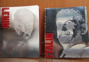 У Києві продають шкільні зошити зі Сталіним і Леніним на обкладинці - ЗМІ