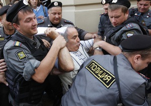 Рогозін порадив зробити щеплення поліцейському, нібито вкушеному Каспаровим