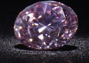Вчені створили модифікацію вуглецю, здатну подряпати алмаз
