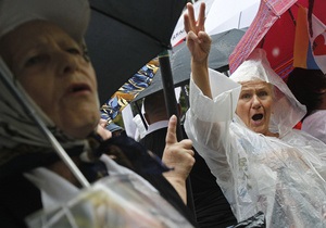Соратники Тимошенко вивісили в суді репродукцію полотна Здирання шкіри з продажного судді