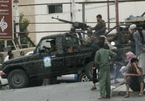Вірні синові екс-президента Ємену військові обстріляли будівлю Міноборони