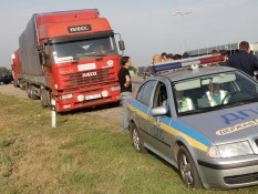 У Запорізькій області п яний водій вантажівки врізався в АЗС