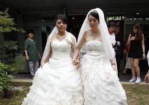 На Тайвані відбулося перше буддистське одностатеве весілля
