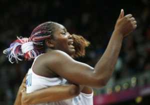Баскетболистка сборной Франции получила предложение руки и сердца с трибуны арены