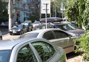 DW: Боротьба за тротуар. Пішоходи проти неввічливих автомобілістів