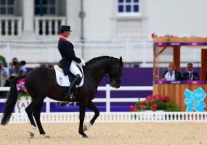 Великобритания взяла золото Олимпиады в турнире по конной выездке