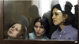 Путін закликає не судити суворо Pussy Riot