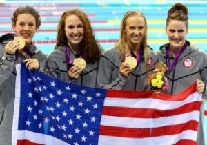 Американские пловчихи выиграли эстафету с Олимпийским рекордом