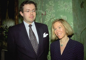 Суд виніс вирок британському мільярдеру, який чотири тижні тримав вдома труп дружини