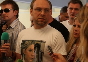 Захист Тимошенко: Ми категорично заперечуємо проти  блакитних вогників  у залі суду