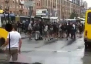 МВС: Всі учасники масової бійки фанатів у Києві поки на волі