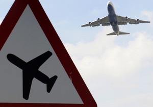 У Росії літак отримав вм ятину, зіткнувшись в аеропорту з бакланами