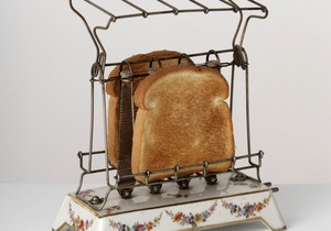 На аукціоні у Великобританії продали тост, підсмажений до весільного сніданку принца Чарльза