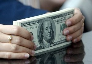 Долар продовжив зростання на міжбанку