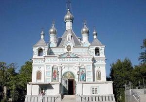 Двоє готів розгромили православне кладовище у центрі Ташкента