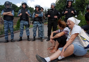 УП: Активісти під Українським домом поставили ультиматум для депутатів