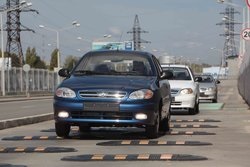 Найбільший український автовиробник на третину скоротив випуск авто