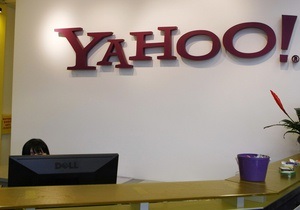 DW: Facebook і Yahoo зарили сокиру війни