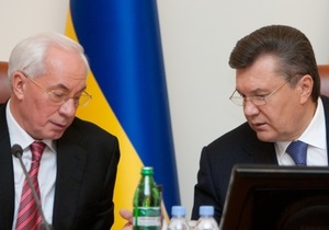 Трагедія під Черніговом: Янукович та Азаров співчувають рідним і близьким загиблих росіян