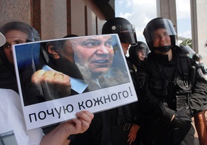 Тягнибок: Проти учасників мітингу під Українським домом порушено п ять кримінальних справ