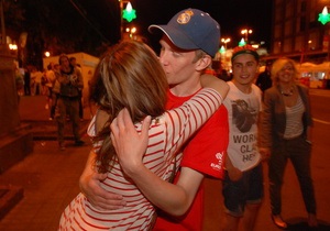 Корреспондент: Кохання-зітхання. Частина українок розцінювали Євро-2012 як шанс зав’язати стосунки з іноземцями