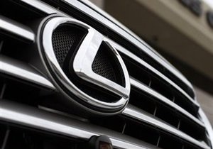 У центрі Києва викрали Lexus із депутатськими номерами - ЗМІ