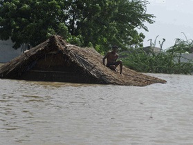 Велика повінь в Індії: мільйон людей залишилися без даху над головою