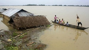 Повінь в Індії змусила залишити свої домівки майже мільйон людей