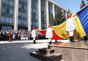 Молдова вибирає між Заходом та Сходом