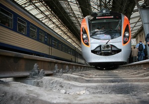 Експрес Hyundai Львів-Київ спізнився на дві години і зірвав графік руху поїздів