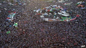 Тисячі людей у Каїрі протестують проти захоплення влади військовими