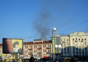 У Києві горить мансарда житлового будинку неподалік від НСК Олімпійський
