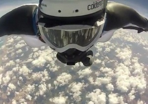 Колумбійський парашутист встановив чотири рекорди, стрибнувши з висоти в 11 км