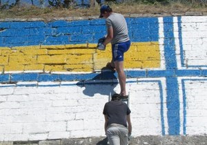 Севастопольці до Дня міста за свій рахунок оновили Держпрапор України на Карантинній стіні