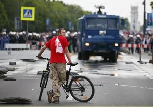 За безлади у Варшаві двоє росіян отримали тюремні терміни