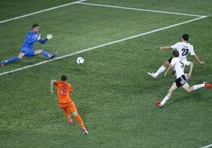 На матч Нидерланды - Германия пришли Абрамович и Ахметов