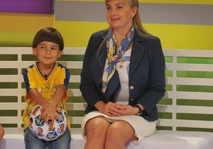 Шевченко вручил футболку шестилетнему символу победы сборной Украины
