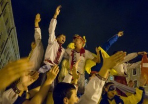 Фотогалерея: На трибунах не становится тише. Как болели в первом туре Евро-2012