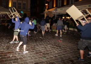 В центре Познани произошла массовая драка, полиция задержала более 10 человек