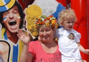 У перший день Євро-2012 фан-зону в Києві відвідали 20 000 уболівальників